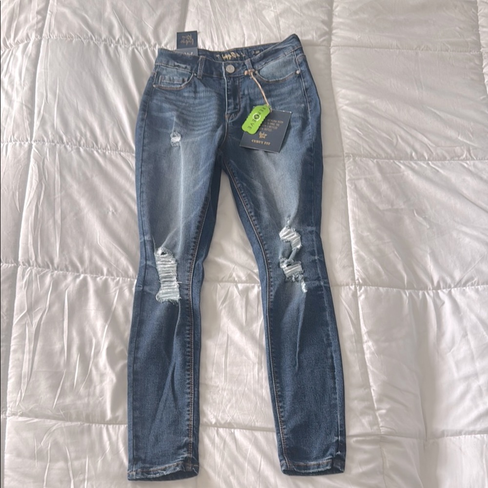 Indigo Rein Blue curvy Distressed Jeans
Size 7/27 - Picture 2 of 6
